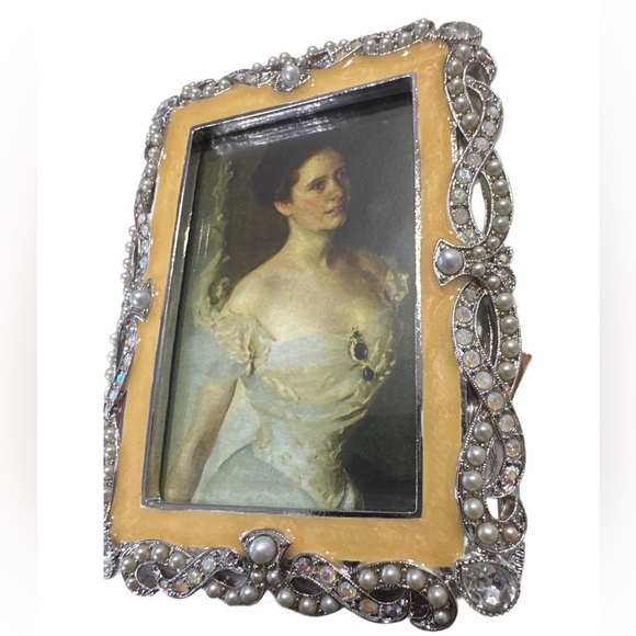 RARE JAY STRONGWATER DUCHESS 2 x 3 SWAROVSKI CRYSTAL JEWELED BRAID FRAME
5068 - Picture 4 of 6